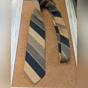 Vintage neck tie by Irish Mist polyester and acrylic